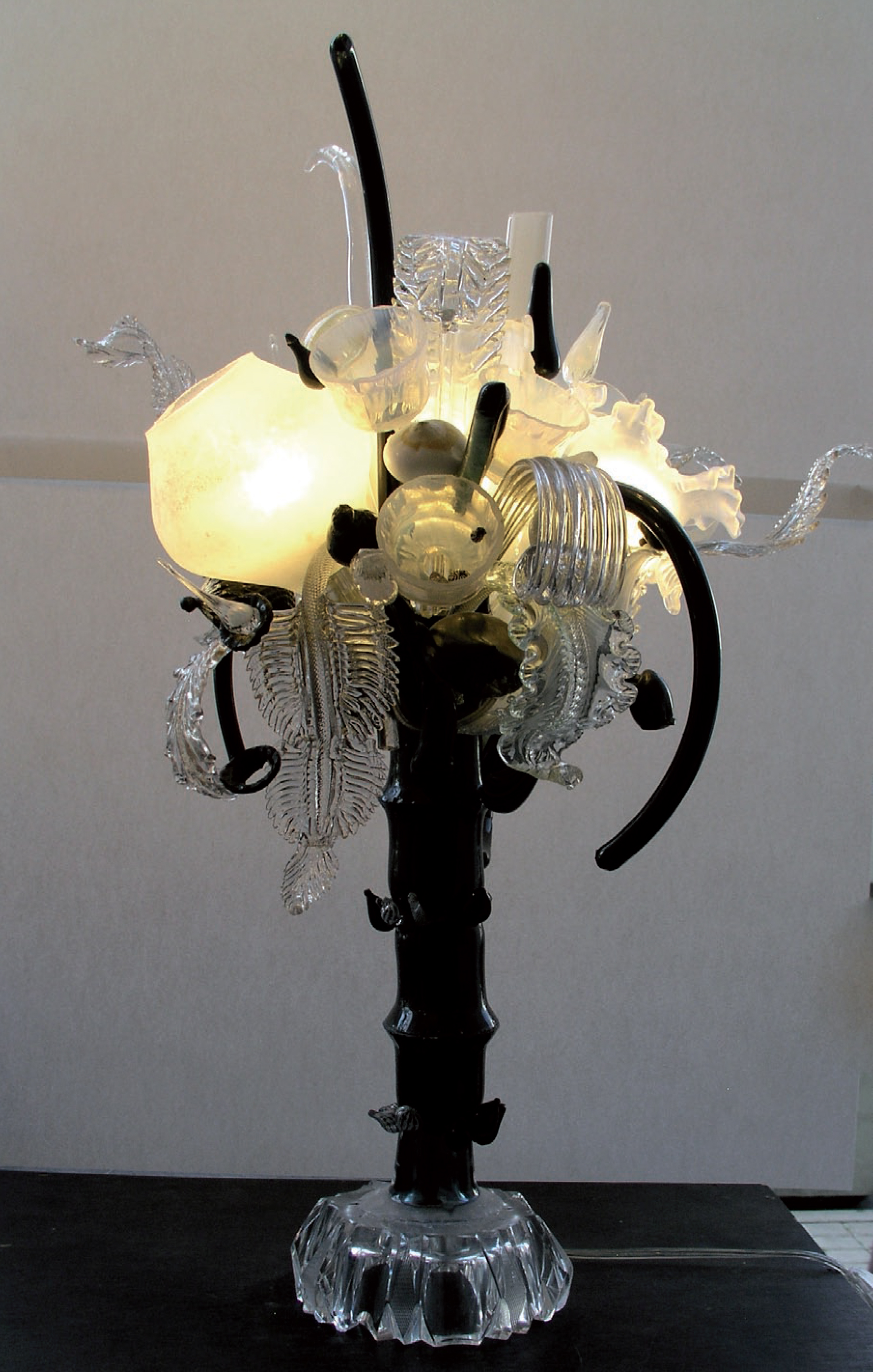 lampe_sculpture_blanche_et_noire